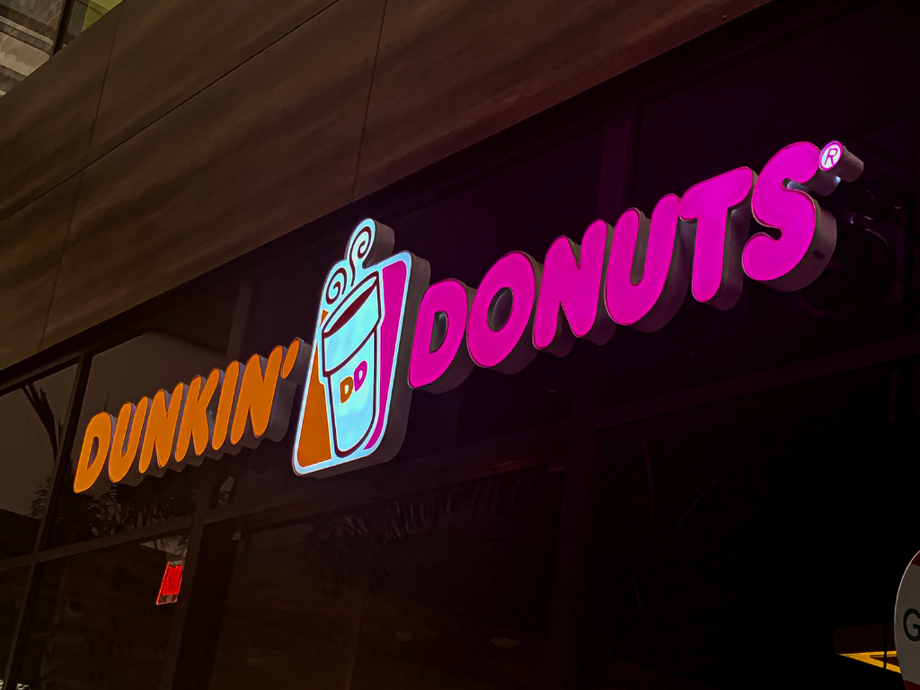 Dunkin Dounts storefront