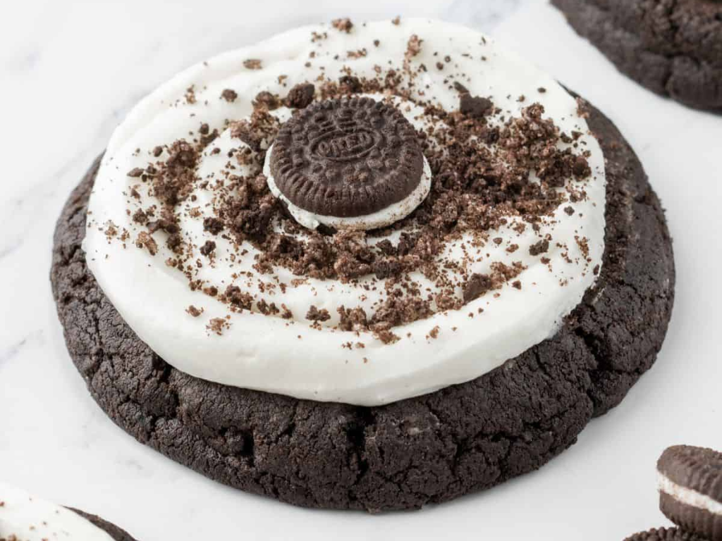 Crumbl Cookies Oreo Cookie